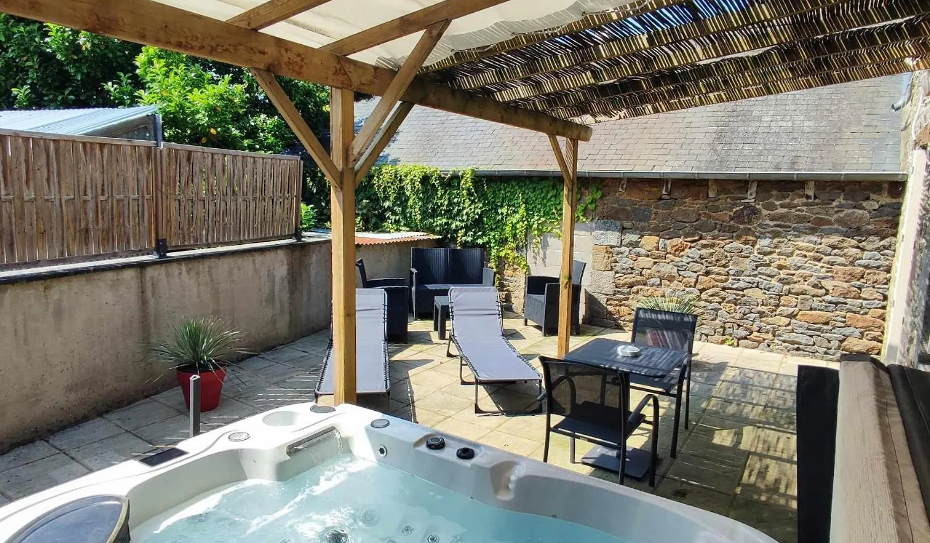 Appartement Jacuzzi Studio 2/4 pers avec terrasse aménagée Saint-Pierre-de-Plesguen France
